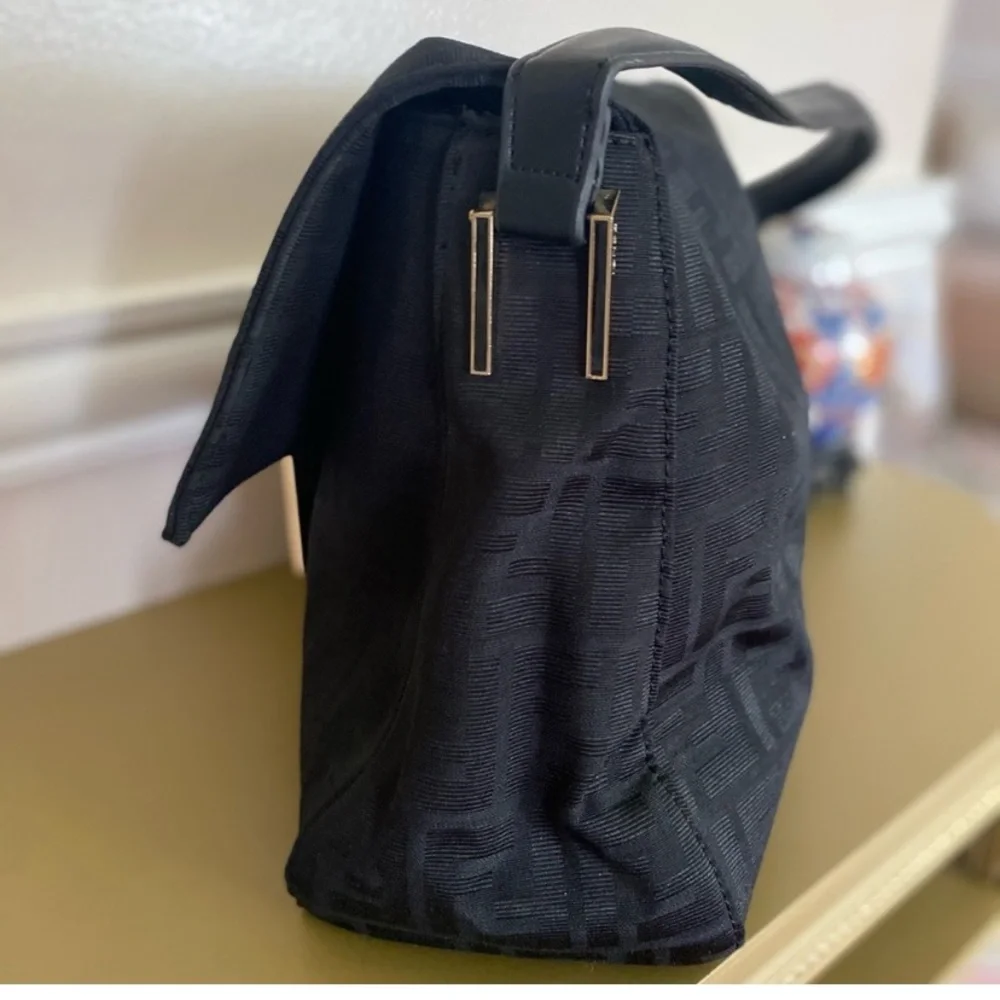 N/A stylish black